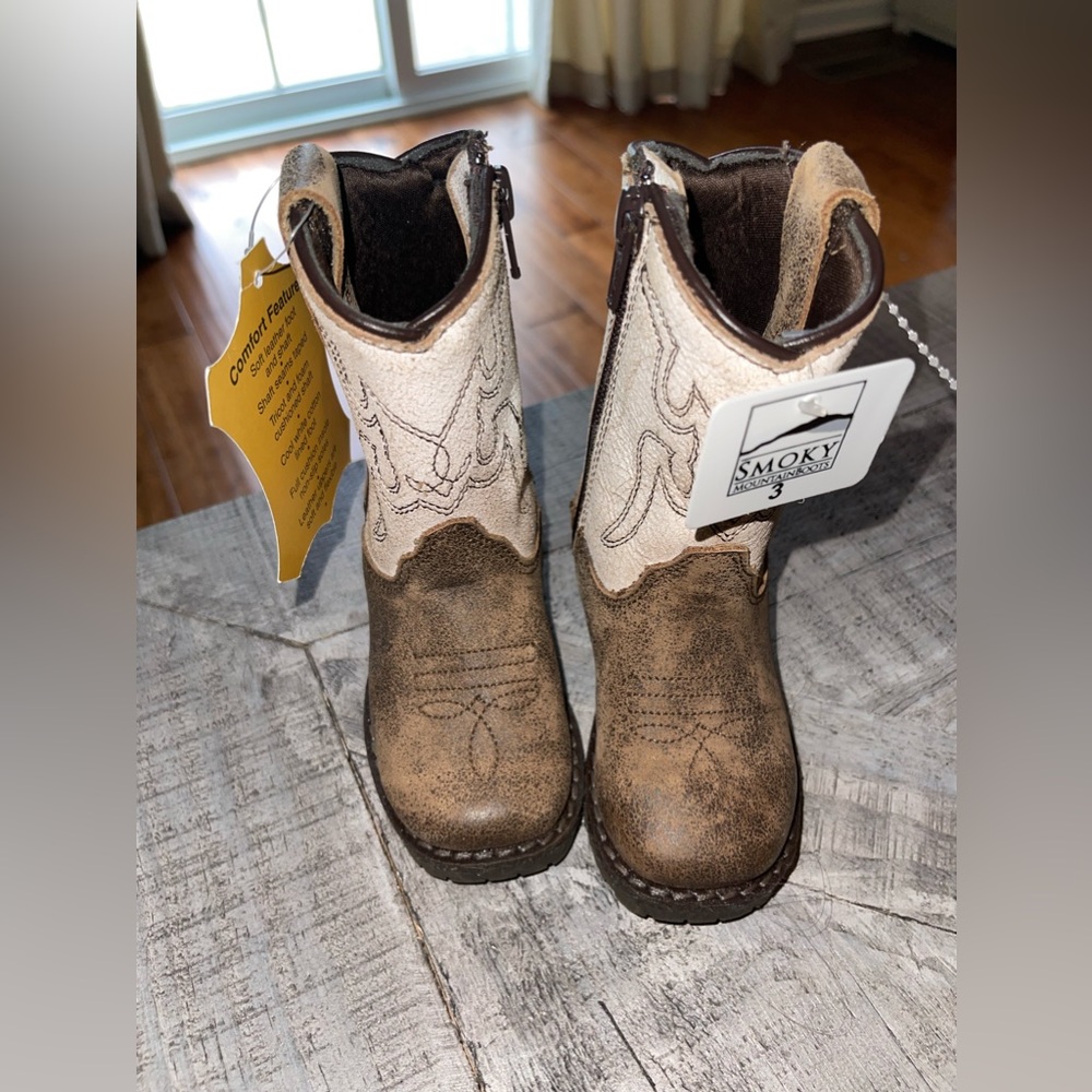 NWT SMOKY MOUNTAIN BOOTS
